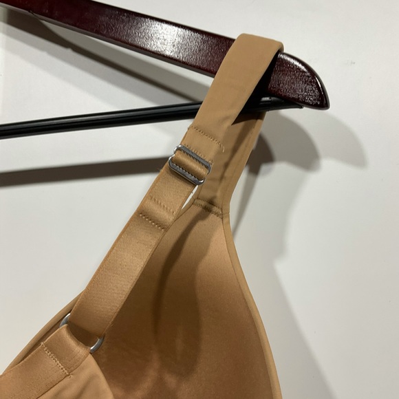 Ambrielle darker tan bra with adjustable straps; 3 hook & eye closure fasterners - Picture 8 of 11